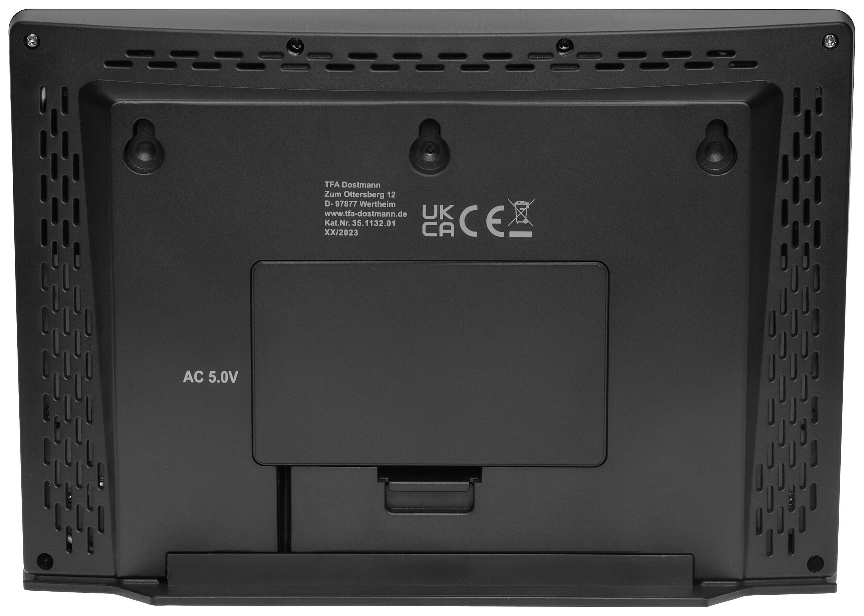 Rückseite eines elektronischen Geräts mit CE- und UKCA-Zertifizierungszeichen und einem Hinweis: ’AC 5.0V’.