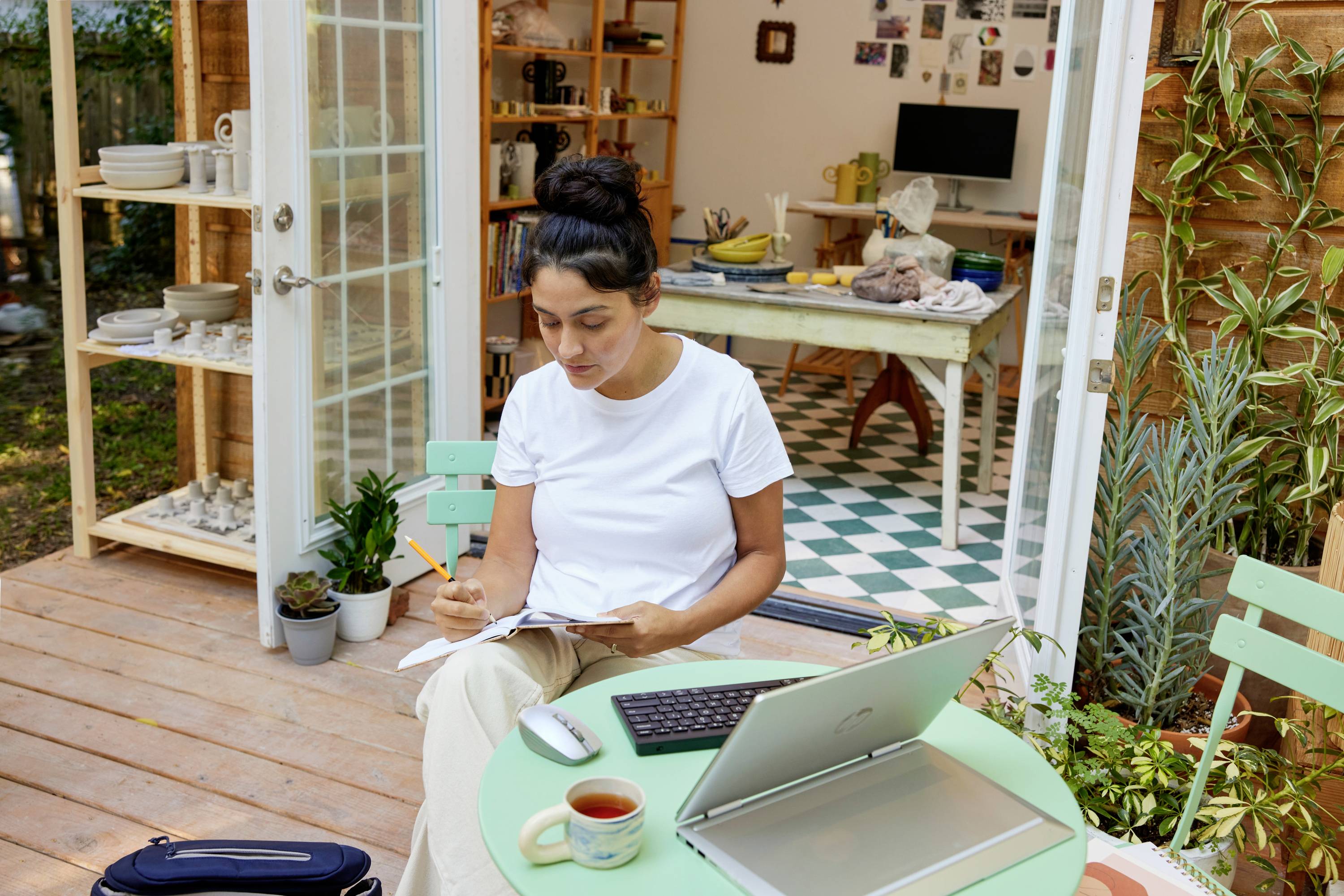 HP 350 Kompakte Bluetooth-Tastatur für mehrere Geräte Kabellos Tastatur Deutsch, QWERTZ Weiß