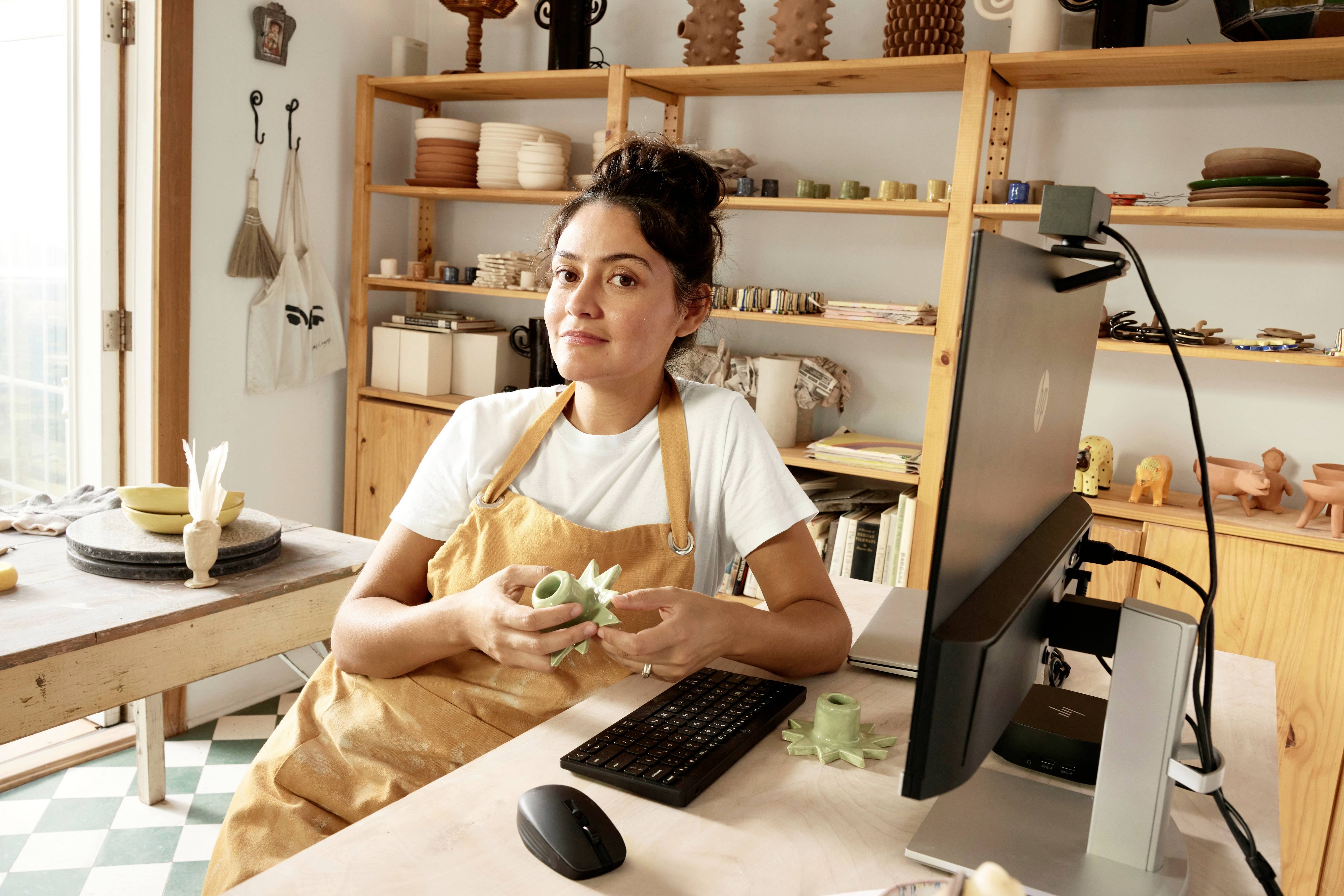 HP 620 Full HD-Webcam 1920 x 1080 Pixel Mikrofon, Klemm-Halterung, Integrierte Abdeckblende