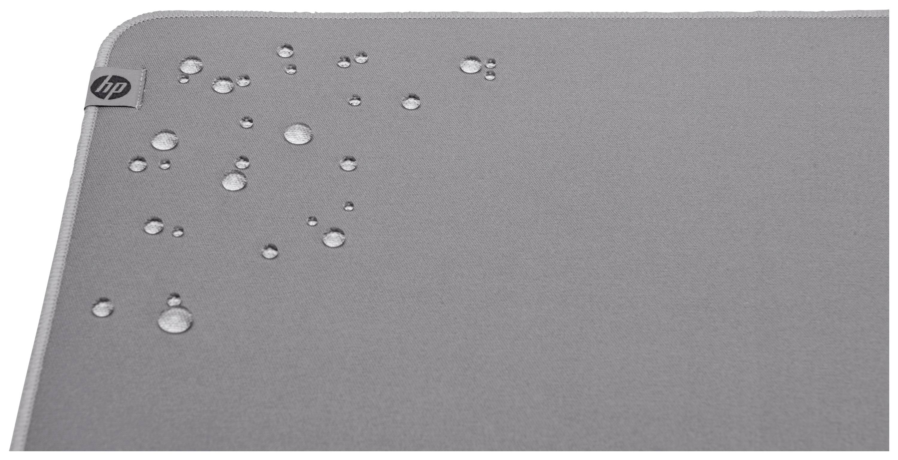 Graue Oberfläche mit HP-Logo oben links und mehreren Wassertropfen darauf, die die Wasserabweisung zeigen.