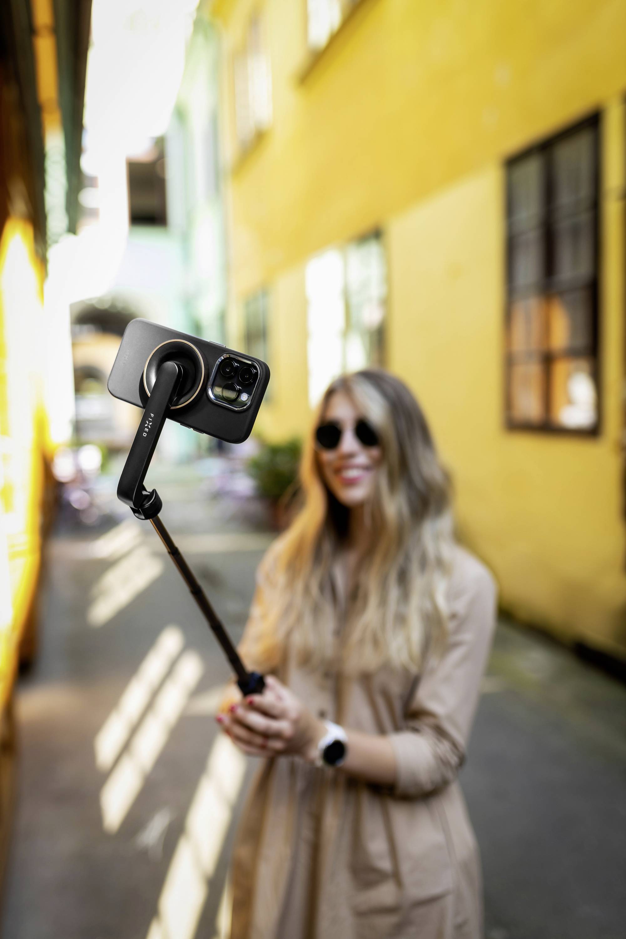 FIXED FIXSN-M-BK Selfie Stick Schwarz Bluetooth, Integriertes Stativ