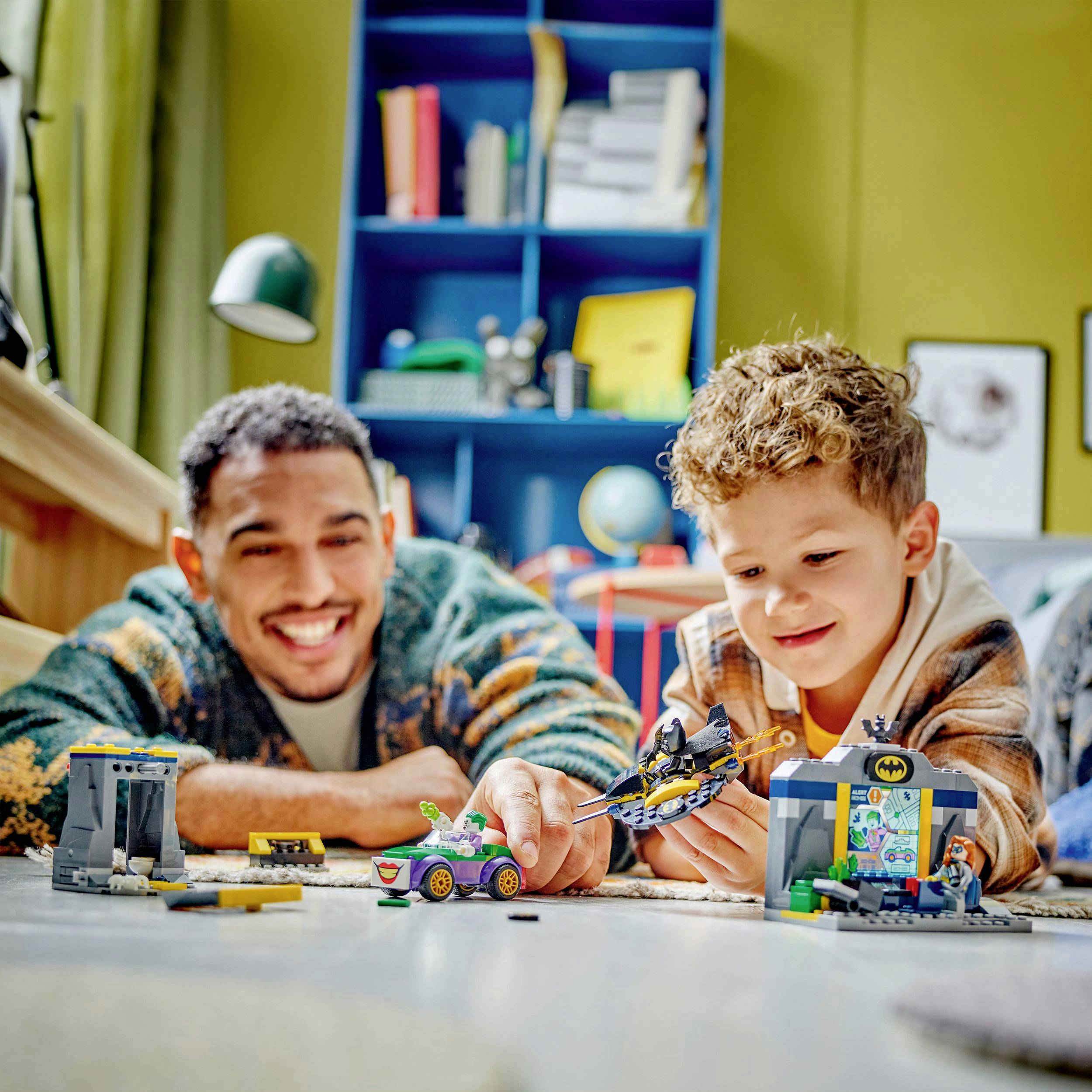 76272 LEGO® DC COMICS SUPER HEROES Bathöhle mit Batman™, Batgirl™ und Joker™