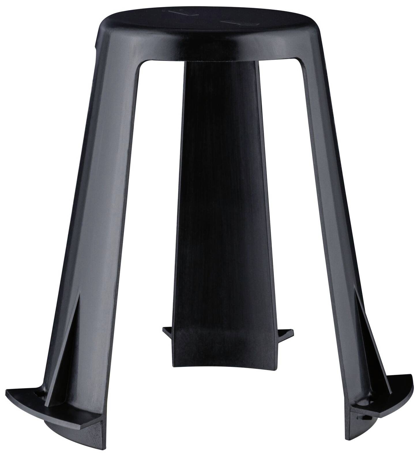 Ein schwarzer, moderner Hocker mit dreieckiger Sitzfläche und schrägen, stabilen Beinen, geeignet für minimalistische Räume.