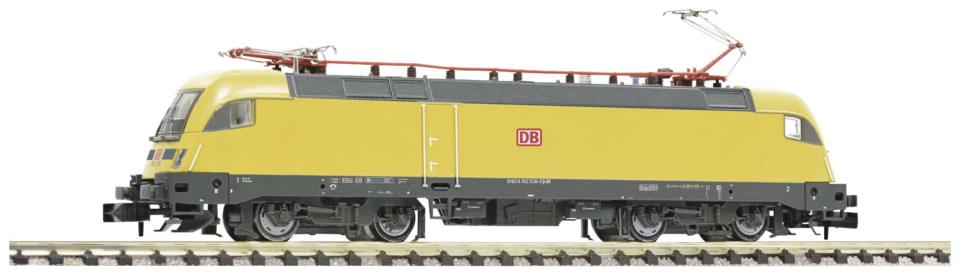 Gelbe Elektrolokomotive der Deutschen Bahn auf Gleis. Profilansicht.