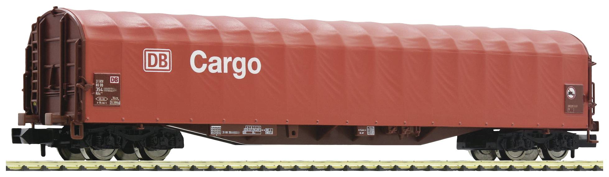 Roter Güterwaggon mit Aufschrift 'DB Cargo' auf Schienen. Der Waggon hat eine geschlossene Struktur und ist für den Transport von Waren geeignet.