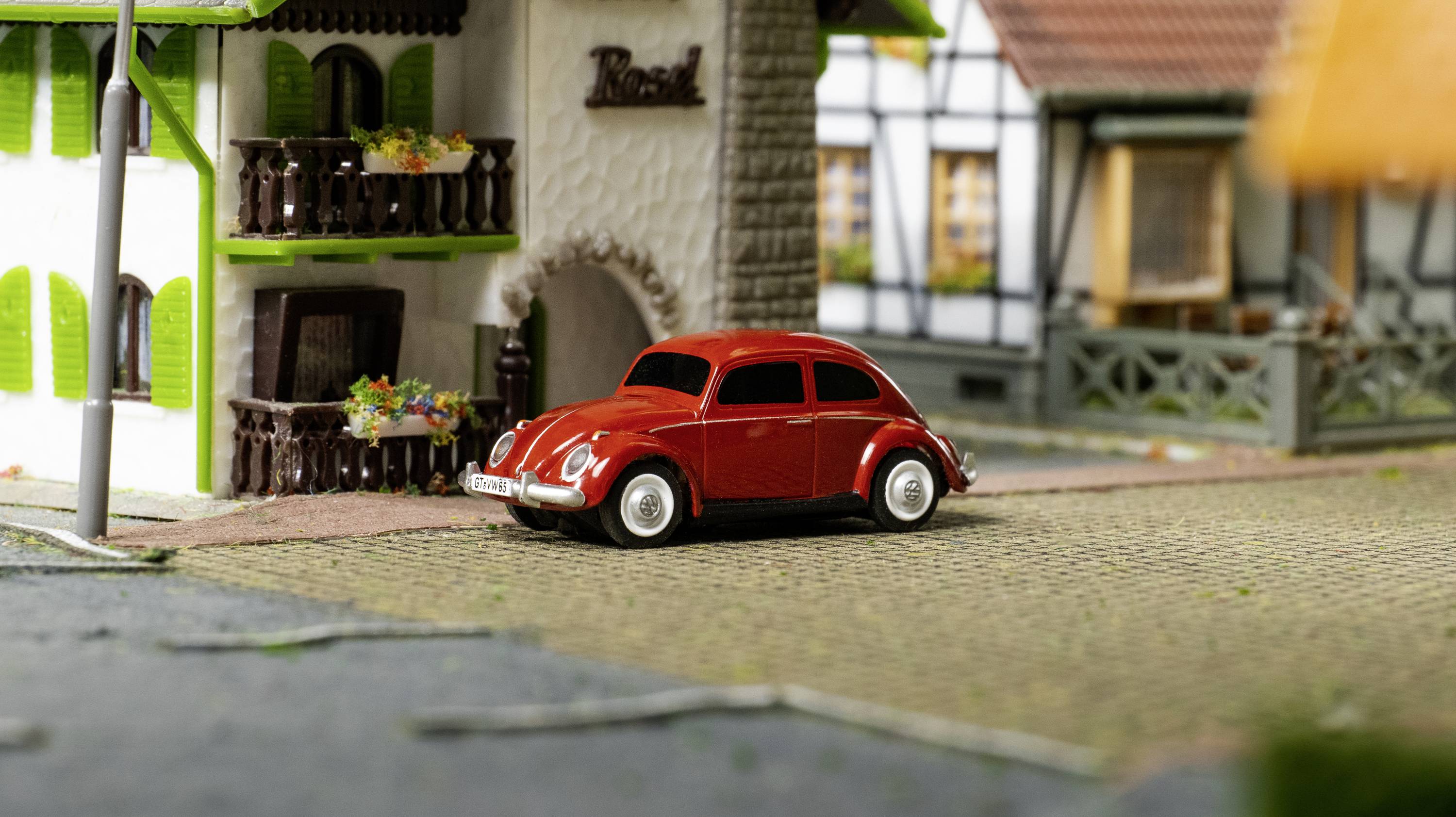 Carson Modellsport 500504147 Volkswagen Beetle 1:87 RC Modellauto Elektro Straßenmodell inkl. Akku, Ladegerät und Senderbatterien