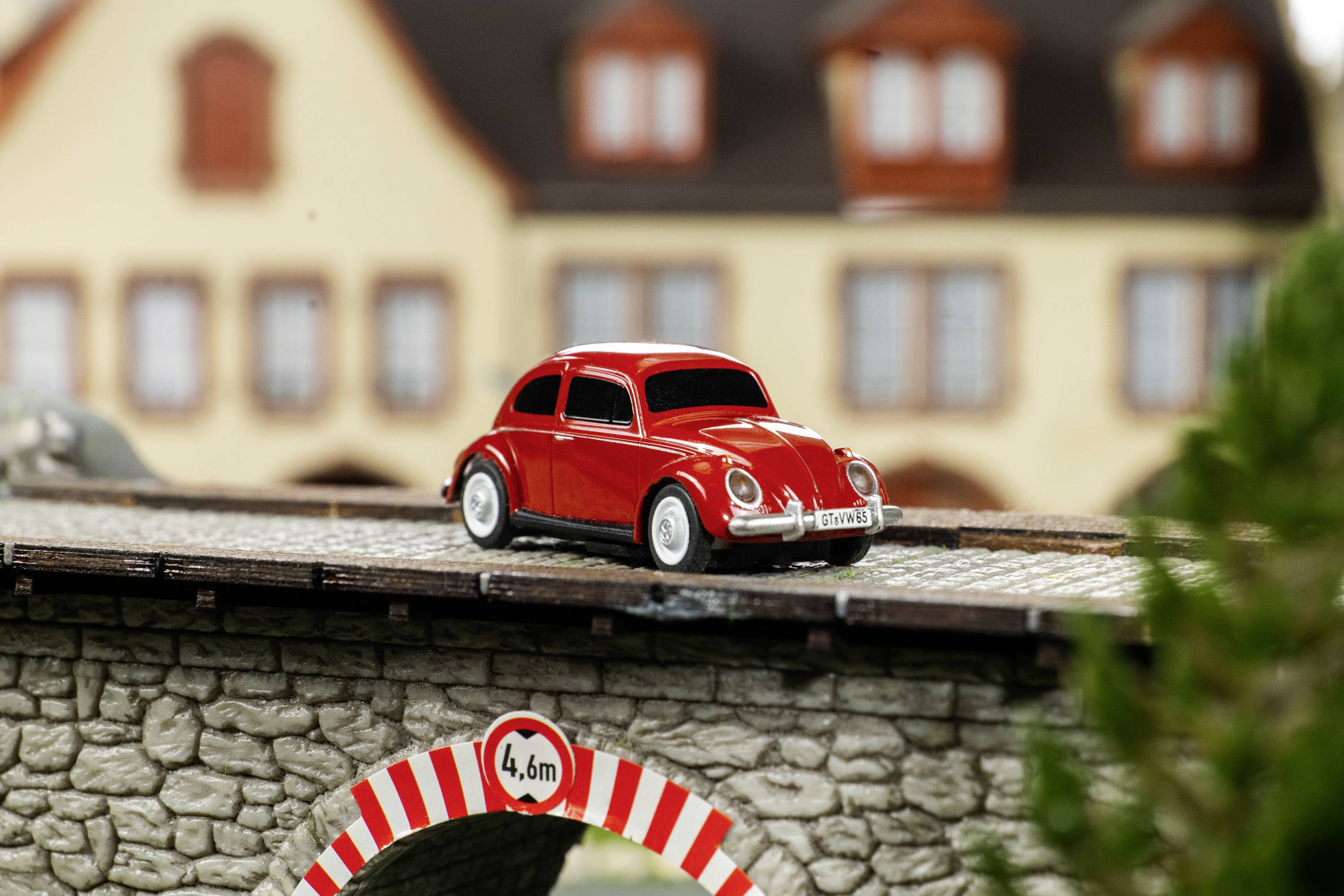 Carson Modellsport 500504147 Volkswagen Beetle 1:87 RC Modellauto Elektro Straßenmodell inkl. Akku, Ladegerät und Senderbatterien