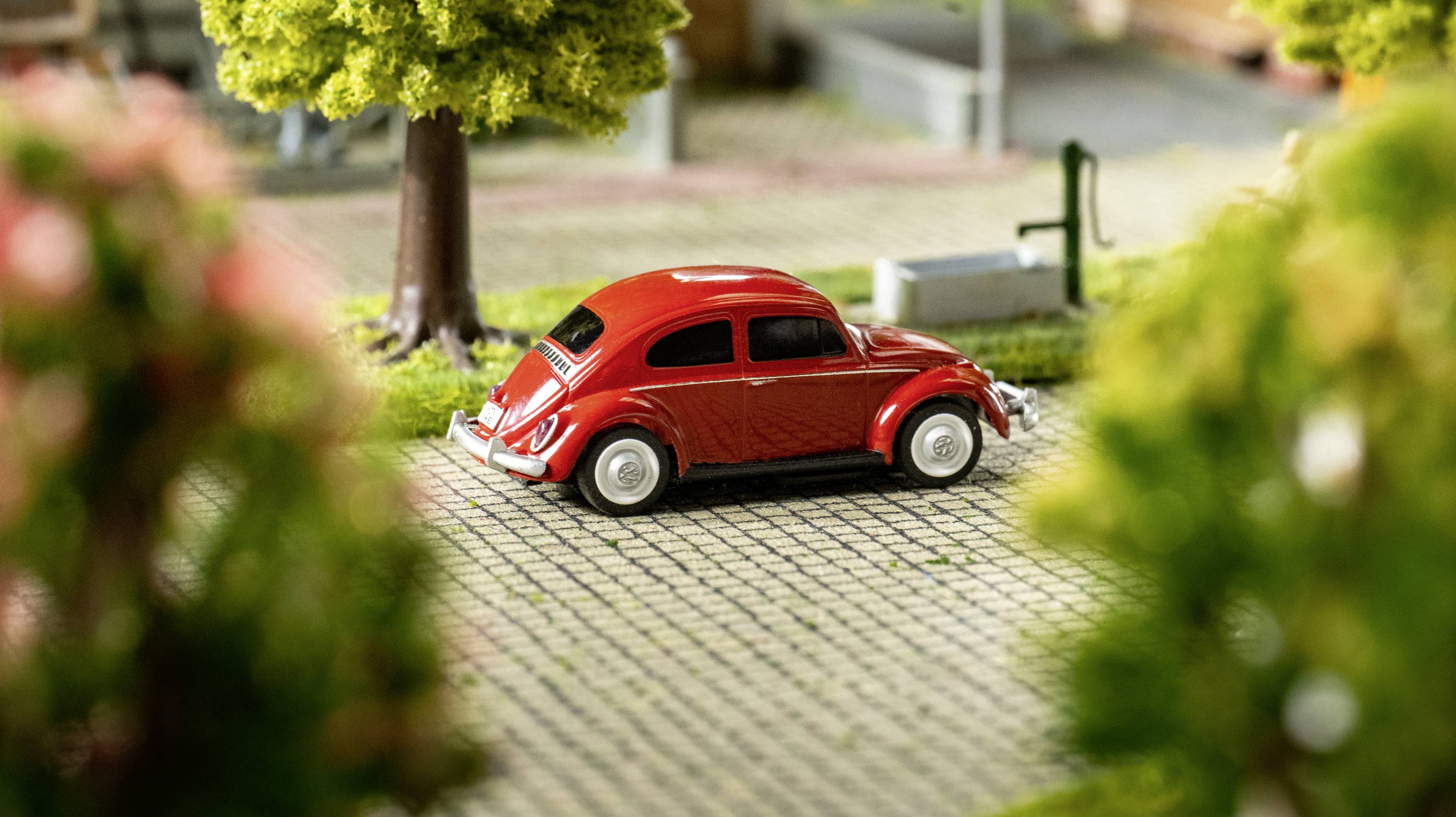 Carson Modellsport 500504147 Volkswagen Beetle 1:87 RC Modellauto Elektro Straßenmodell inkl. Akku, Ladegerät und Senderbatterien