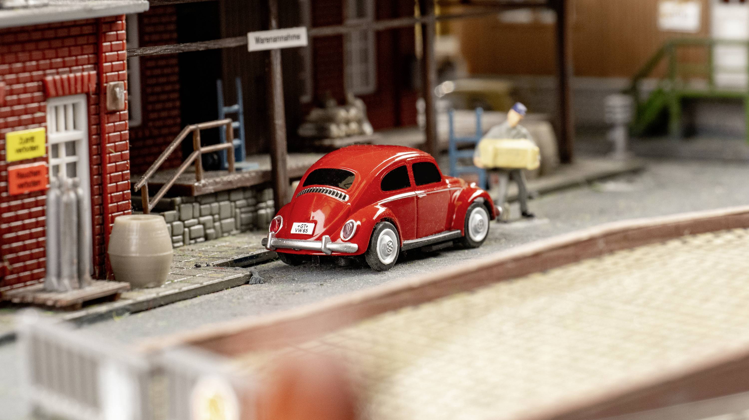 Carson Modellsport 500504147 Volkswagen Beetle 1:87 RC Modellauto Elektro Straßenmodell inkl. Akku, Ladegerät und Senderbatterien