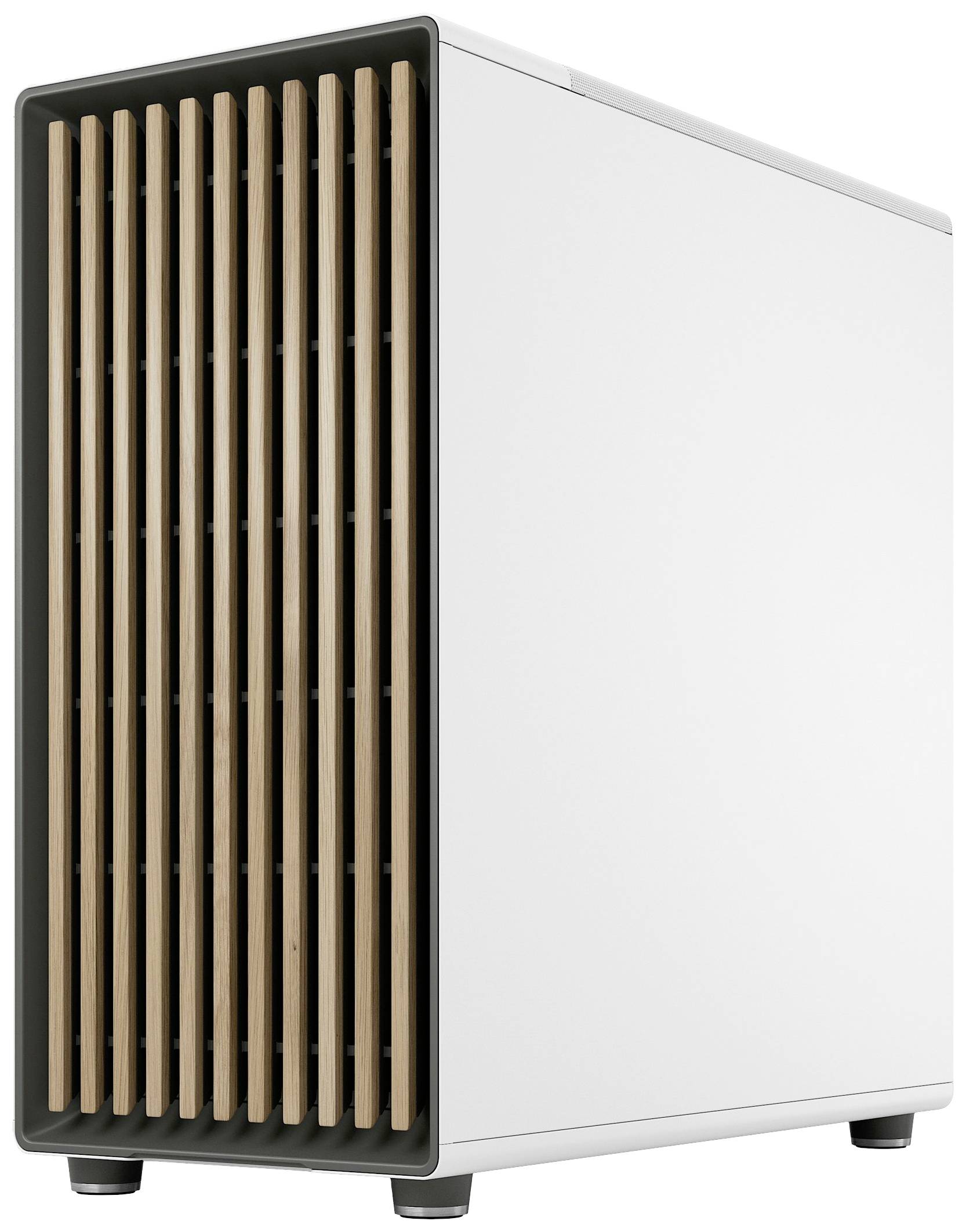 Ein weißer Computergehäuse-Tower mit einer Holz-Frontblende und schwarzem Rahmen, steht auf kleinen Füßen.