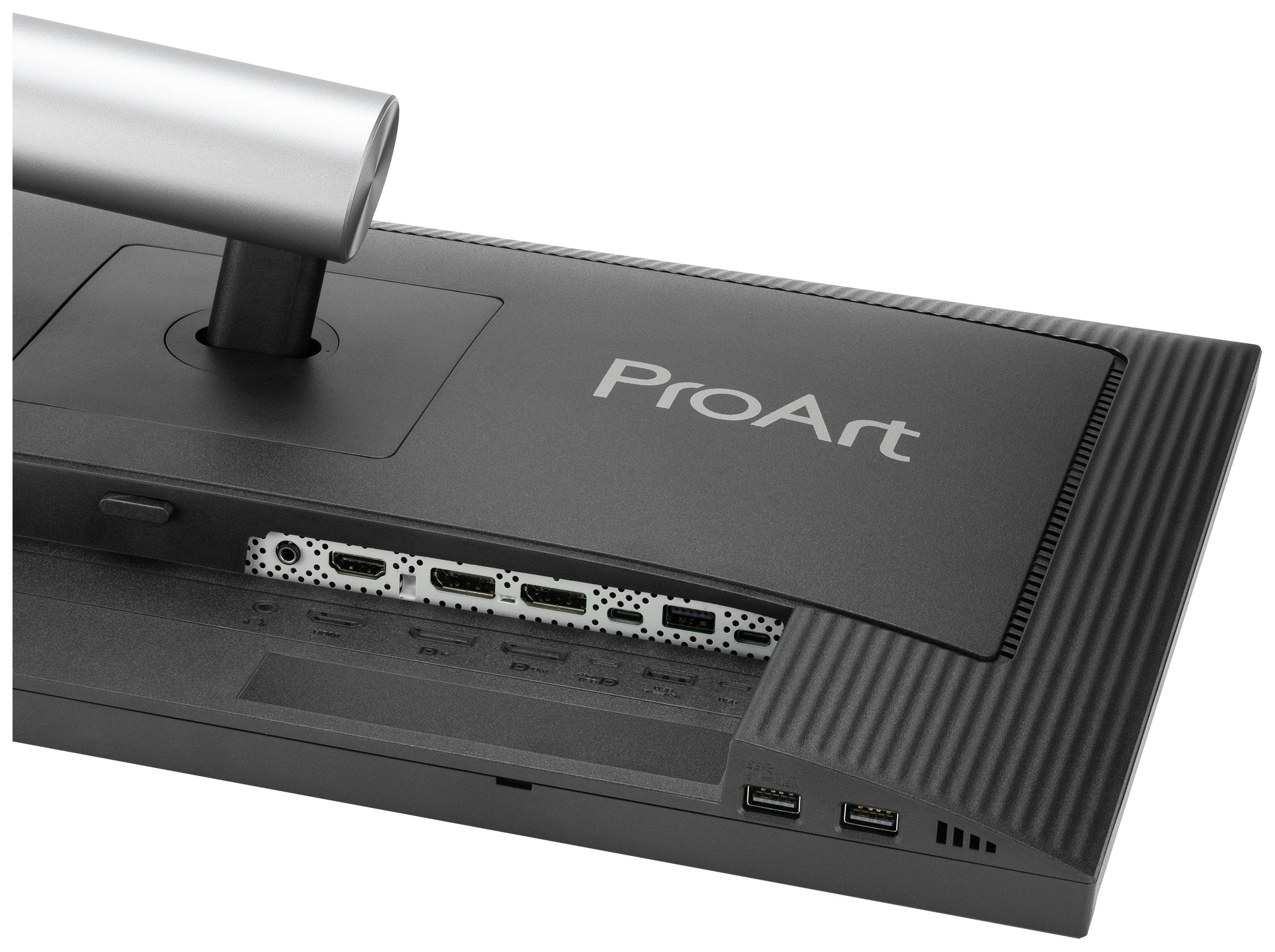 Rückseite eines Monitors mit der Aufschrift 'ProArt', zeigt Anschlüsse und Monitorständer.