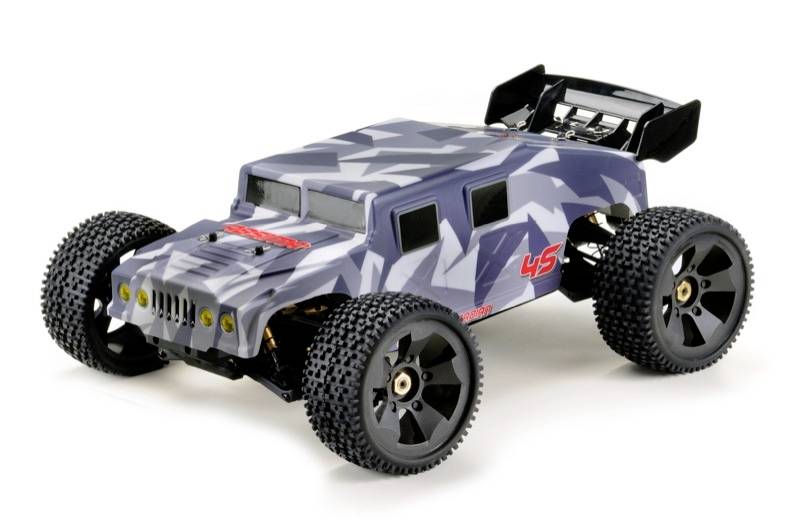 Ein blau-graues ferngesteuertes Auto im Offroad-Stil, mit großen Reifen und einer sportlichen Karosserie.