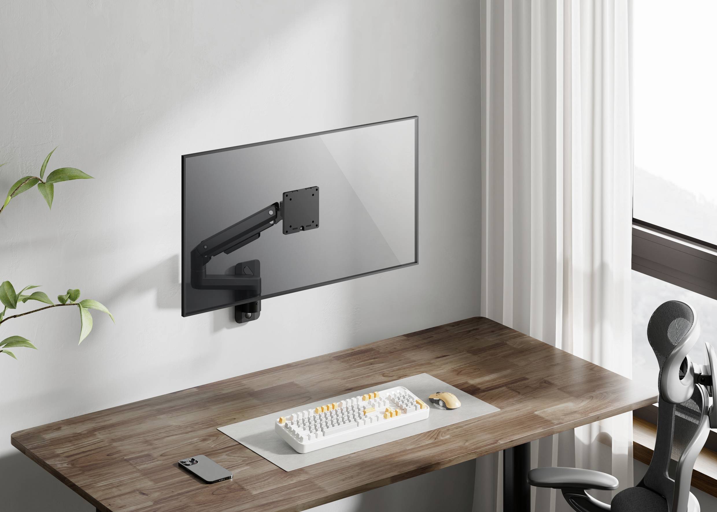 Ein moderner Schreibtisch mit Holzoberfläche, darauf Tastatur und Smartphone. An der Wand ist ein verstellbarer Bildschirmhalter angebracht.