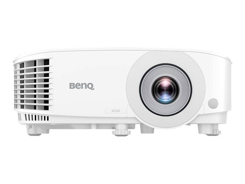Ein weißer Projektor der Marke BenQ mit sichtbarem Objektiv auf weißem Hintergrund.