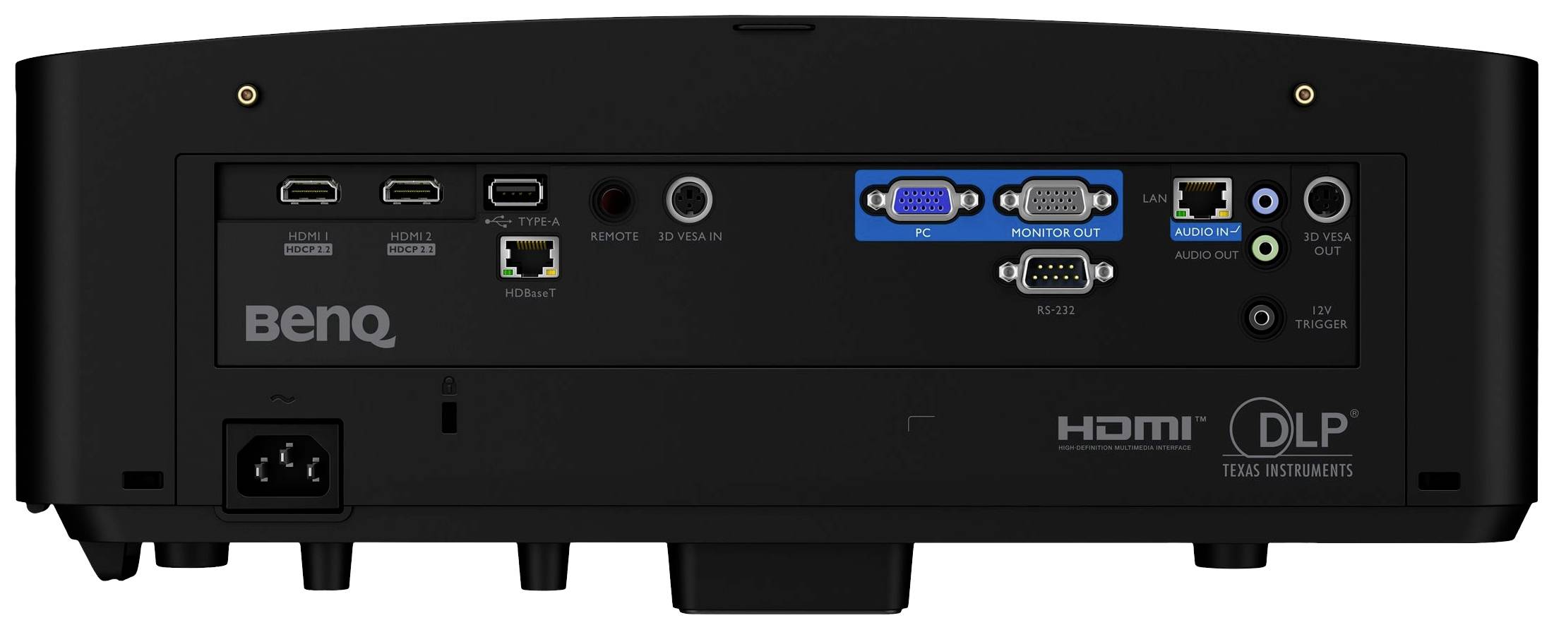 Rückansicht eines Projektors mit HDMI-, VGA- und USB-Anschlüssen sowie Audioeingängen. Markenlogo und technische Hinweise sind sichtbar.