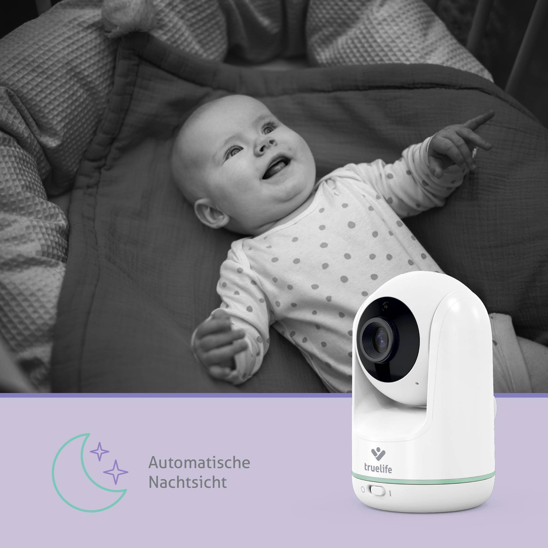 Baby liegt lächelnd auf einer Decke neben einer Kamera. Text 'Automatische Nachtsicht'.