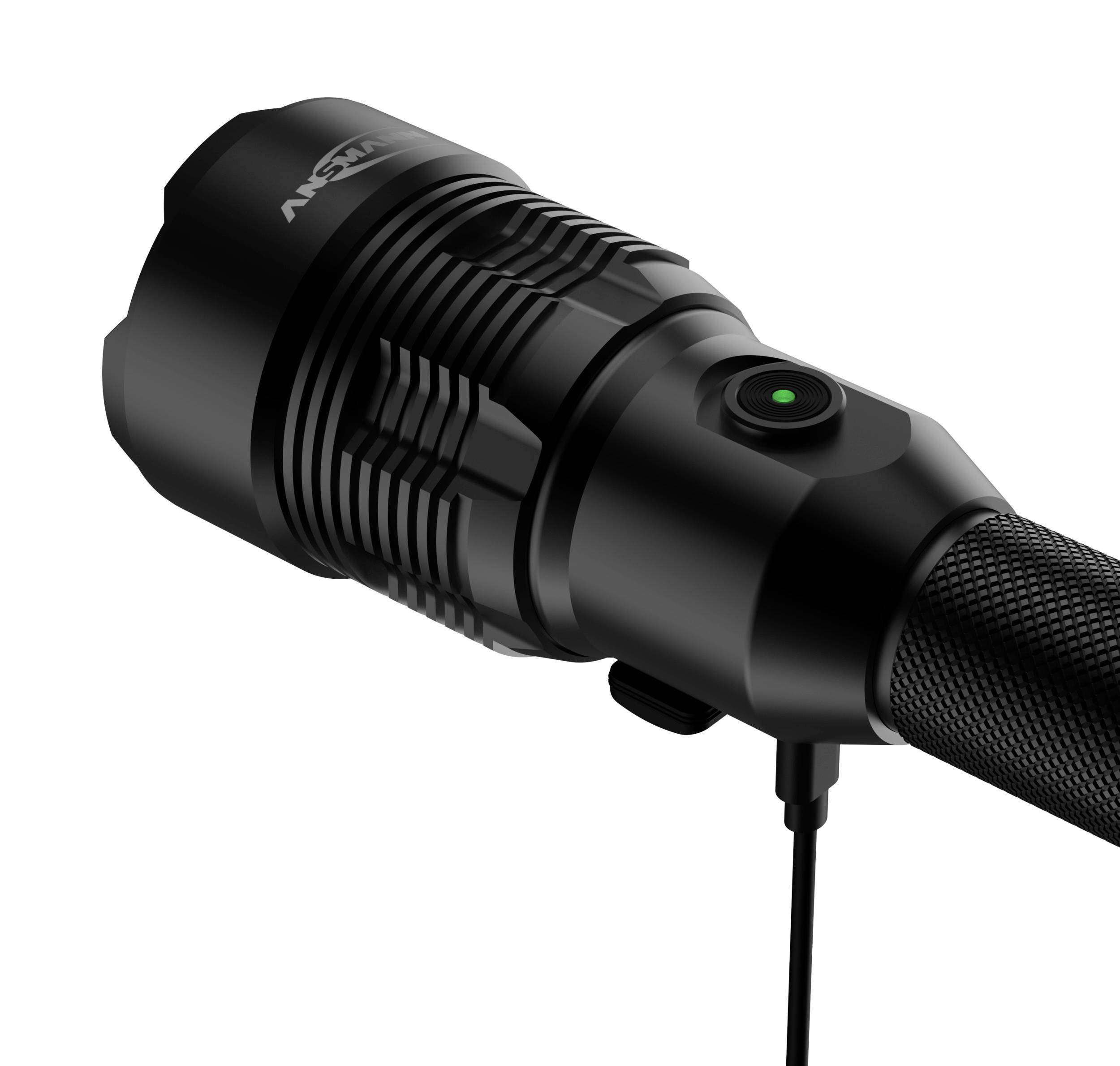 Schwarze Taschenlampe mit strukturierter Griffoberfläche und grüner LED-Anzeige oben; beigefügt ist ein Ladekabel.