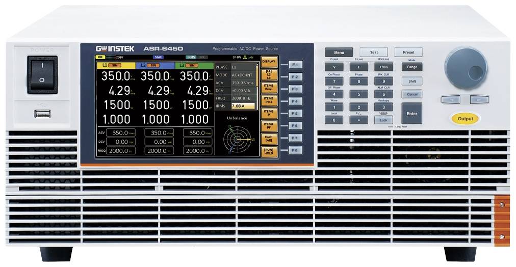 Ein Labornetzgerät zeigt auf einem Display die Ausgangsspannungen von 3500V und Ströme von 4,29A an. Bedienfeld rechts vom Display.