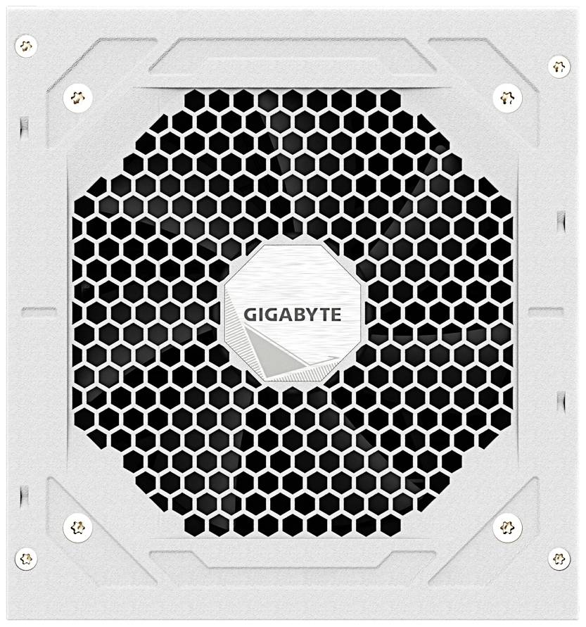 Netzteil mit sechseckigem Belüftungsgitter und 'GIGABYTE'-Logo in der Mitte.
