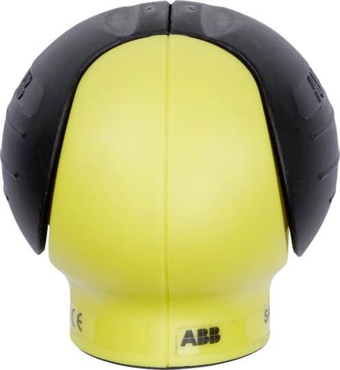 Gelber Roboterkopf mit schwarzen Schutzpolstern, frontal gezeigt. Unten steht das Logo 'ABB'.