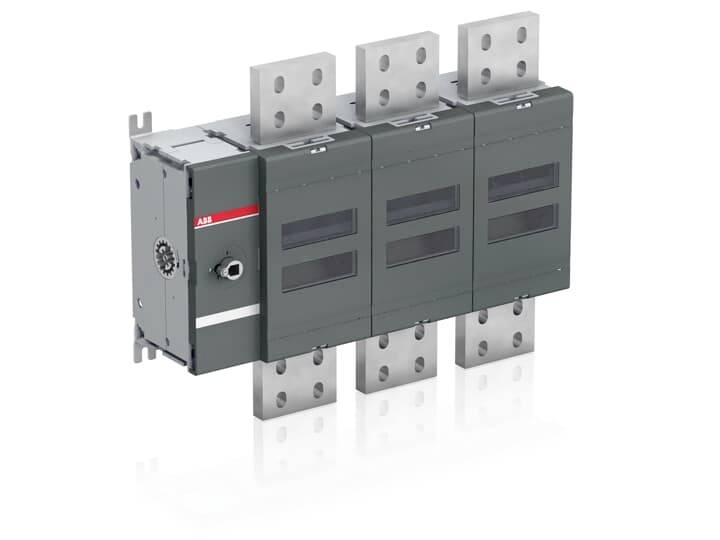 Ein kompaktes elektrisches Schaltgerät mit vier verbundenen Einheiten. Es hat metallische Anschlüsse und ein erkennbares rotes Markenzeichen.