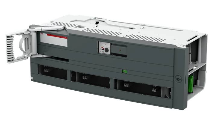 Ein graues elektrisches Gerät mit mehreren Steckplätzen und einem herausziehbaren Fach, oft verwendet in industriellen Anwendungen.