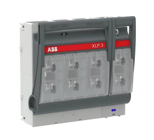 Ein elektrischer Kabelverteilerkasten der Marke ABB, Modell XLP 3, mit transparenten Abdeckungen für die Sicherungshalterungen.