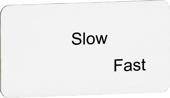 Die Abbildung zeigt eine rechteckige Fläche mit den Wörtern 'Slow' und 'Fast', die je in einer Ecke stehen und Geschwindigkeit symbolisieren.