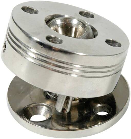 Metallverbindungsstück mit mehreren Schraubenlöchern und glänzender Oberfläche, bestehend aus zwei runden Platten und einem zentralen Bolzen.