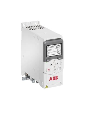 'ABB Frequenzumrichter mit digitalem Display', zeigt technische Daten. Hauptsteuer- und Navigationstasten darunter sichtbar.