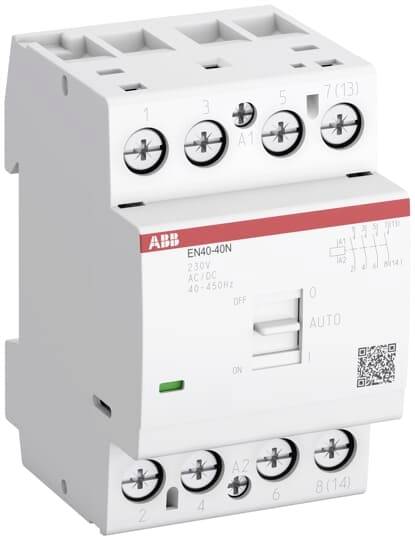 Ein weißer elektrischer Schalter mit mehreren Anschlüssen und einem Hebel in der Mitte. Oberhalb ist das rote Logo einer Firma erkennbar.