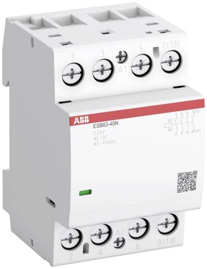 Ein weißer Elektrokontaktor mit der Aufschrift 'ABB' und Modellnummer 'ESB63-40N', mit verschiedenen Anschlusspunkten und einem QR-Code.