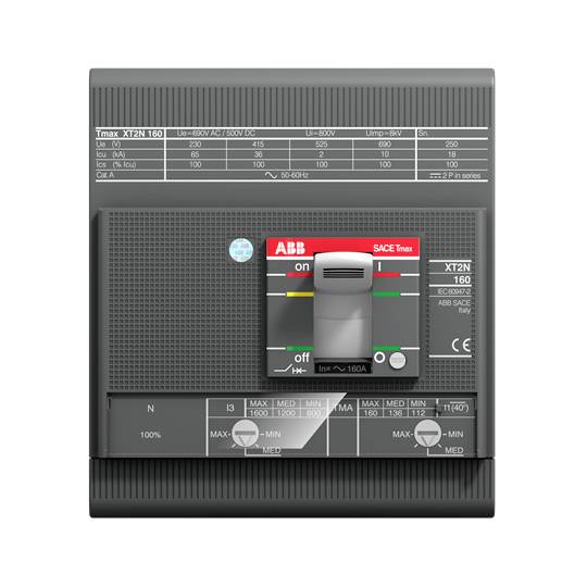 Ein schwarzer Leistungsschalter mit der Aufschrift 'ABB SACE Tmax XT2N 160', zeigt Ein-/Aus-Funktionen im oberen mittleren Bereich.