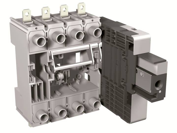 Geöffneter elektrischer Sicherungsschalter, zeigt interne Mechanismen und Anschlüsse, geeignet für industrielle Anwendungen.