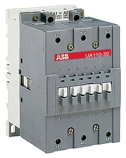 Industrieschütz ABB UA110-30, grau, mit mehreren Anschlussklemmen und Beschriftungen, für elektrische Steuerungssysteme.