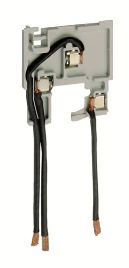 Elektrisches Anschlussmodul mit drei Kupferdrähten und grauem Kunststoffgehäuse, verwendet für den Anschluss in elektrischen Systemen.