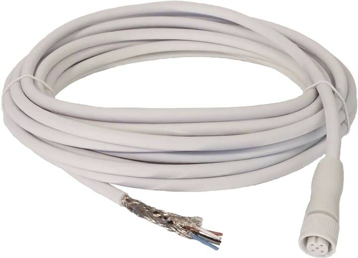 Ein weißes, aufgerolltes Kabel mit sichtbar freigelegten Drähten an einem Ende und einem runden Kunststoffstecker am anderen.