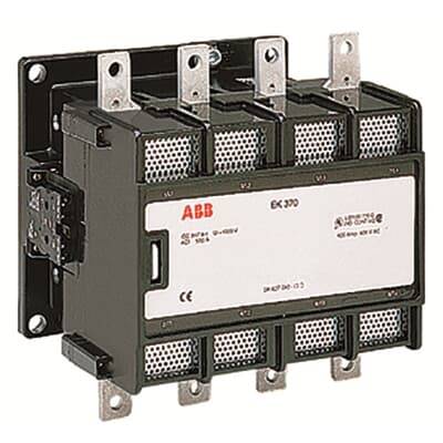 Ein schwarzer elektrischer Schütz mit mehreren Schraubanschlüssen und Lüftungsgittern, markiert mit 'ABB' und technischen Spezifikationen.