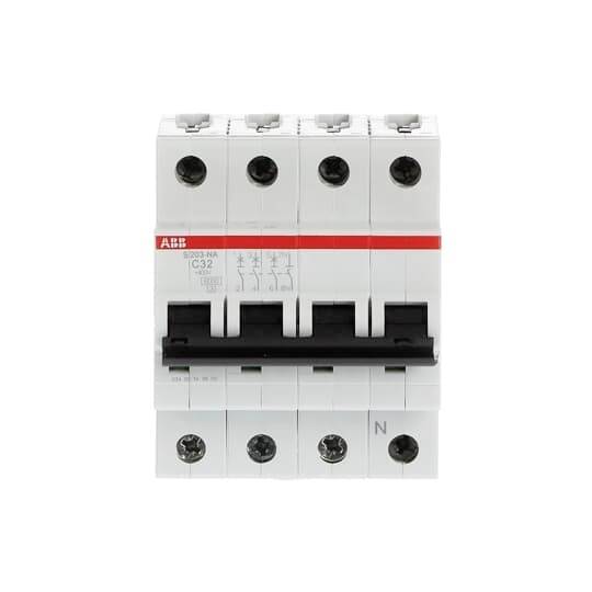 Ein dreipoliger Schutzschalter mit einer Stromstärke von 32 Ampere. Im Design ist das Logo eines bekannten Elektrogeräteherstellers zu sehen.