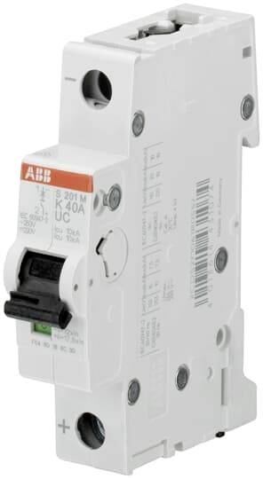 Leistungsschalter der Marke ABB, Modell S 201 M K40A, mit Schalterhebel und technischen Spezifikationen auf der Gehäuseoberfläche.