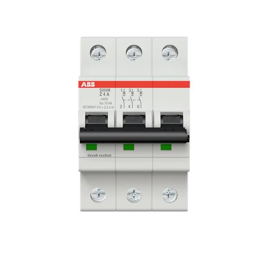 Ein dreipoliger Schutzschalter von ABB, Modell S203M, ausgelegt für 24 Ampere und 400 Volt, mit grünen Schaltern und technischen Spezifikationen.