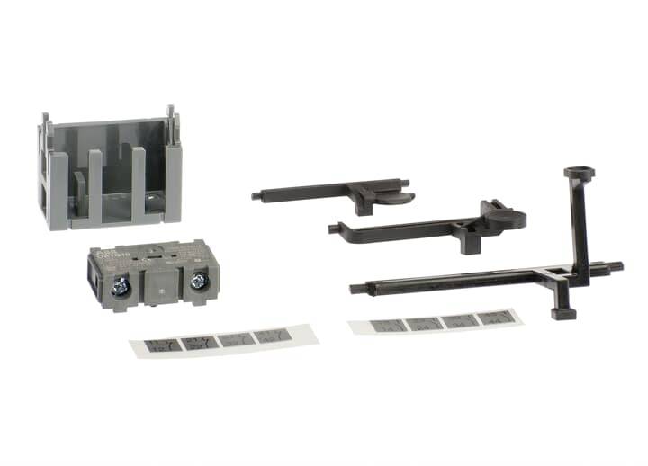 Mehrere schwarze und graue Kunststoffteile auf weißem Hintergrund. Möglicherweise Komponenten eines Baukastens oder eines DIY-Sets.