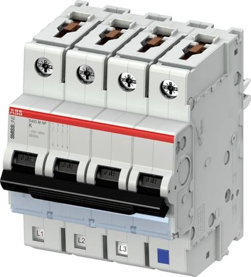 Abgebildet ist ein vierpoliger Leistungsschalter mit roten und schwarzen Markierungen, geeignet für elektrische Schutzschaltungen.