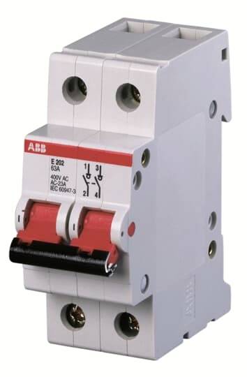 Ein zweipoliger Sicherungsautomat mit Hebel und technischer Spezifikation. Er dient zum Schutz elektrischer Schaltungen vor Überlastung.