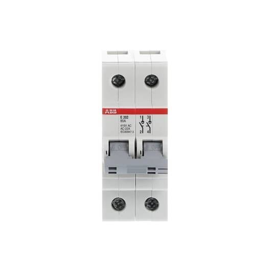 Ein weißer Sicherungsautomat mit rotem Logo und technischen Spezifikationen aufgedruckt, geeignet für 400V AC Stromsysteme.