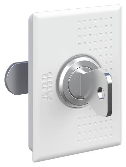 Ein silberner Schlüssel in einem weißen Wandschloss von ABB, das eine quadratische Abdeckung und eine geriffelte Oberfläche hat.