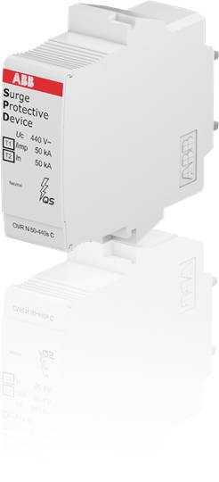 'ABB Überspannungsschutzgerät' steht auf einem grauen, rechteckigen Gerät mit roten Akzenten. Spannung: 440 V, Stromstärke: 50 kA.