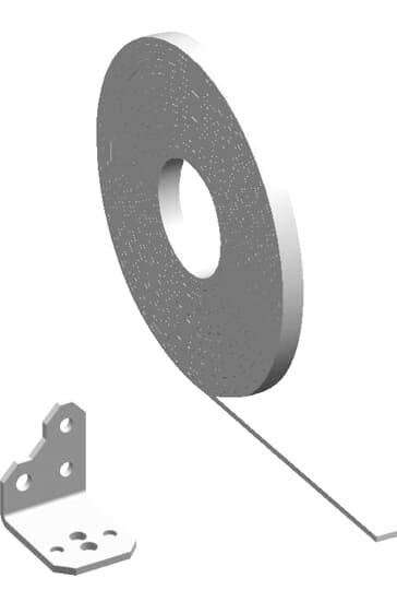 Eine Rolle Metallband und ein kleines L-förmiges Metallteil mit Lochungen zum Befestigen oder Verbinden von Bauteilen.