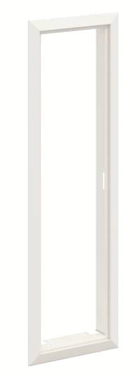 Ein rechteckiger, vertikaler weißer Fensterrahmen ohne Glas, vor weißem Hintergrund.