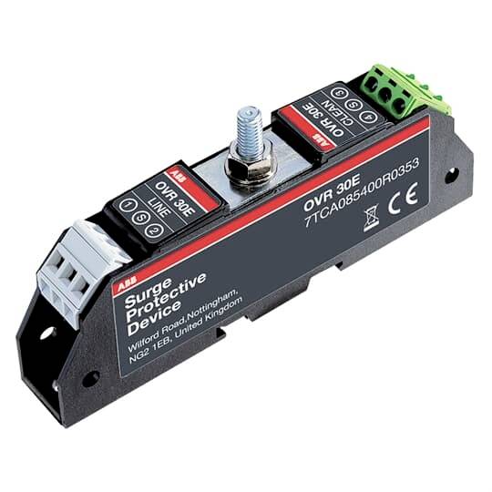 Ein Überspannungsschutzgerät der Marke ABB mit Modell OVR 30E und Anschlüssen. Schützt elektrische Anlagen vor Spannungsspitzen.